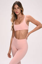 חזיית ספורט PUSH UP לנשים בגזרה צמודה עם כתפיות מתכווננות – בד FLOW מחטב ונושם, מושלמת לאימון ולשימוש יומיומי מבית VLIKS