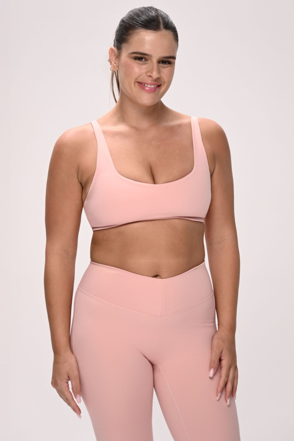 חזיית ספורט PUSH UP לנשים בגזרה צמודה עם כתפיות מתכווננות – בד FLOW מחטב ונושם, מושלמת לאימון ולשימוש יומיומי מבית VLIKS