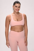 חזיית ספורט PUSH UP לנשים בגזרה צמודה עם כתפיות מתכווננות – בד FLOW מחטב ונושם, מושלמת לאימון ולשימוש יומיומי מבית VLIKS