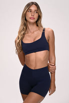 חזיית ספורט PUSH UP לנשים בגזרה צמודה עם כתפיות מתכווננות – בד FLOW מחטב ונושם, מושלמת לאימון ולשימוש יומיומי מבית VLIKS