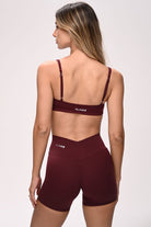 חזיית ספורט PUSH UP לנשים בגזרה צמודה עם כתפיות מתכווננות – בד FLOW מחטב ונושם, מושלמת לאימון ולשימוש יומיומי מבית VLIKS