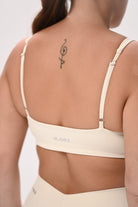 חזיית ספורט PUSH UP לנשים בגזרה צמודה עם כתפיות מתכווננות – בד FLOW מחטב ונושם, מושלמת לאימון ולשימוש יומיומי מבית VLIKS