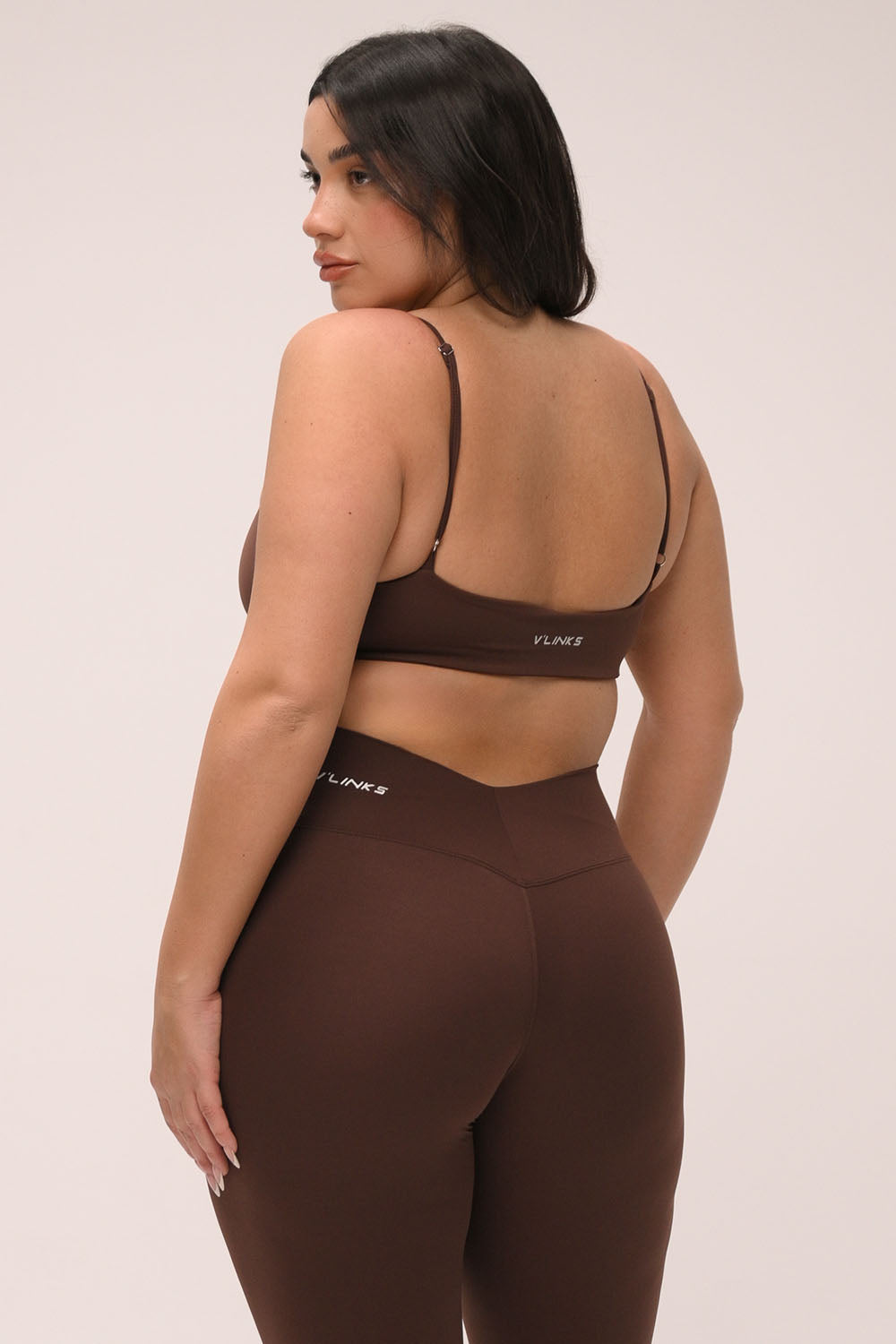 חזיית ספורט Fit לנשים עם כתפיות מתכווננות, קאפים מובנים וגזרה מחמיאה