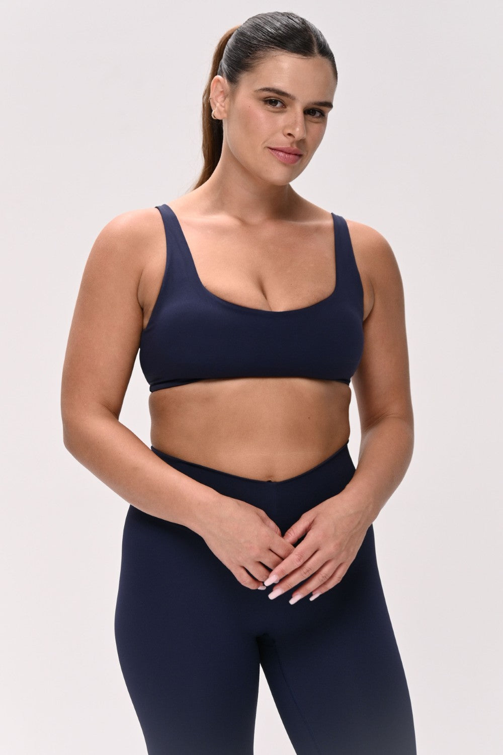 חזיית ספורט PUSH UP לנשים בגזרה צמודה עם כתפיות מתכווננות – בד FLOW מחטב ונושם, מושלמת לאימון ולשימוש יומיומי מבית VLIKS