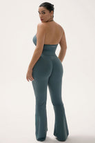 גופיית קרופ Contour Collar לנשים מבד FLOW מחטב ונושם מבית Vlinks – עם צווארון מובנה מחמיא וקאפים נשלפים לנוחות, מתאימה לאימון, ליום־יום או למראה קז'ואלי