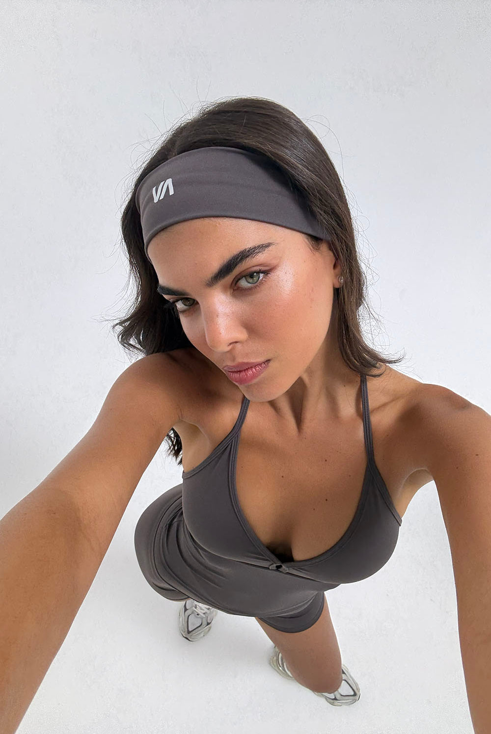 סרט לשיער לנשים מבד FLOW נושם, רך וגמיש מבית Vlinks – בעיצוב נשי ומדויק למראה ספורט־שיק, מתאים לאימון ולשימוש יומיומי