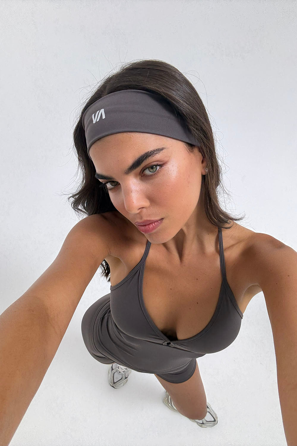 סרט לשיער לנשים מבד FLOW נושם, רך וגמיש מבית Vlinks – בעיצוב נשי ומדויק למראה ספורט־שיק, מתאים לאימון ולשימוש יומיומי