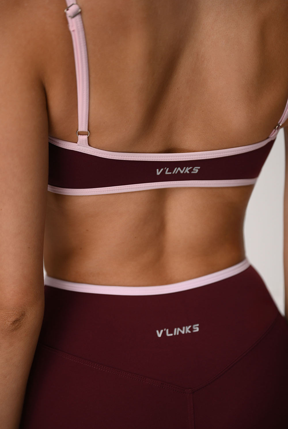 חזיית ספורט Midi Bra Duo לנשים עם פסי קונטרסט וכתפיות דקות