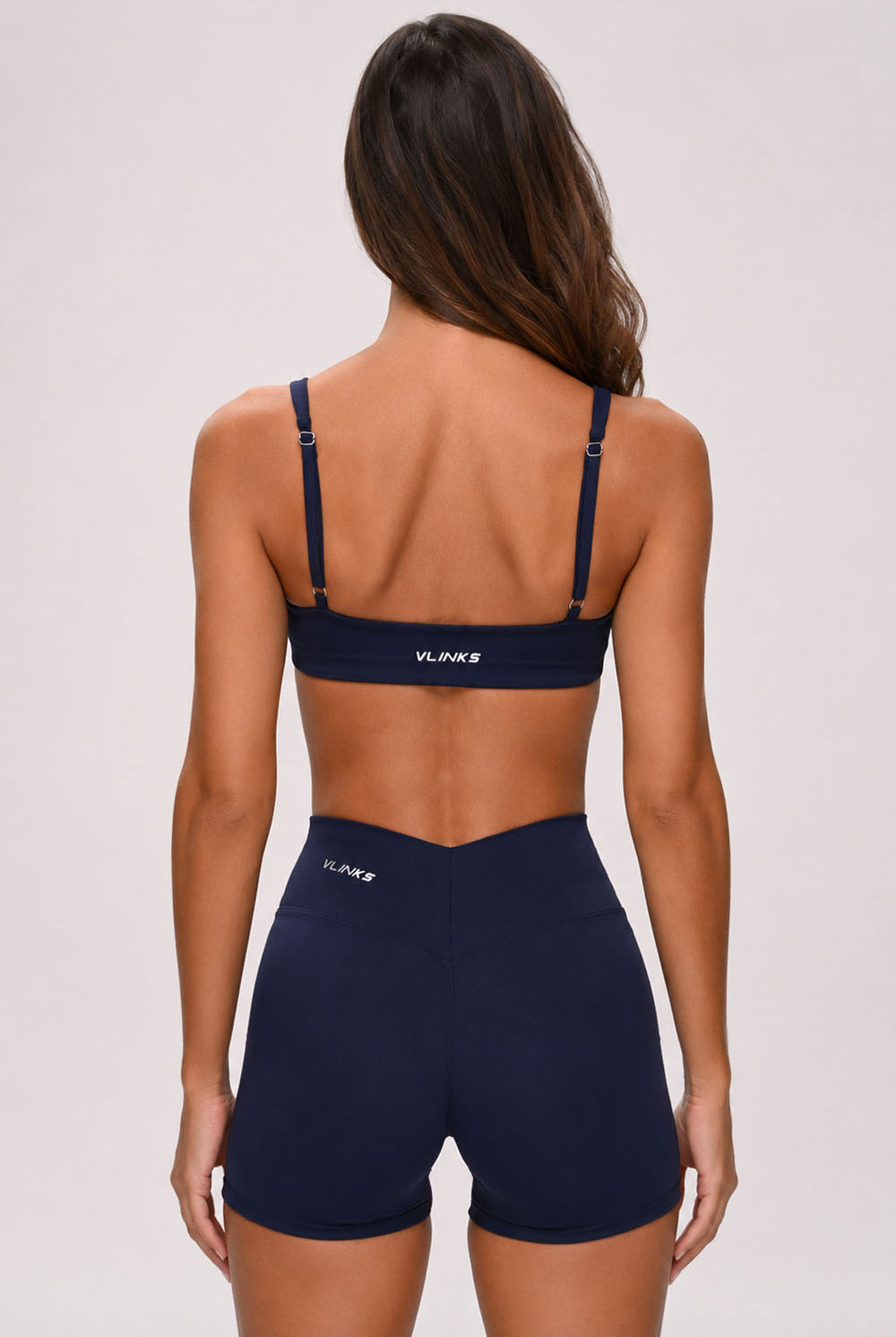 חזיית ספורט PUSH UP לנשים בגזרה צמודה עם כתפיות מתכווננות – בד FLOW מחטב ונושם, מושלמת לאימון ולשימוש יומיומי מבית VLIKS