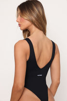 בגד גוף בחיתוך וי עמוק Brushberry - Vlinks