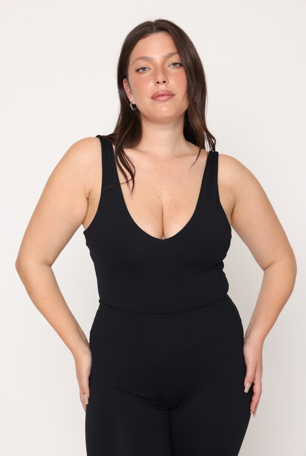 בגד גוף בחיתוך וי עמוק Brushberry - Vlinks