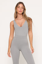 בגד גוף בחיתוך וי עמוק Brushberry - Vlinks