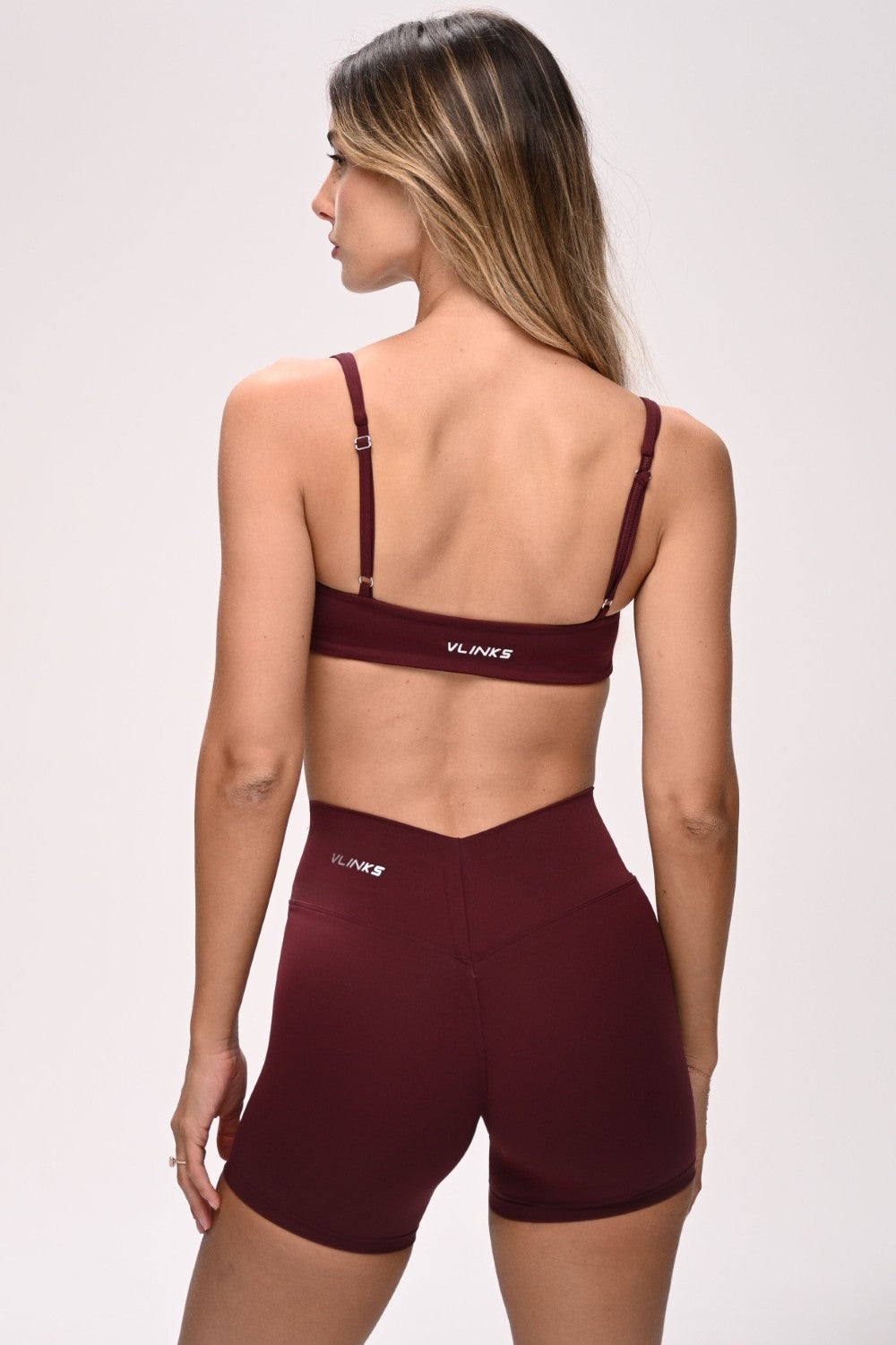 חזיית ספורט PUSH UP לנשים בגזרה צמודה עם כתפיות מתכווננות – בד FLOW מחטב ונושם, מושלמת לאימון ולשימוש יומיומי מבית VLIKS