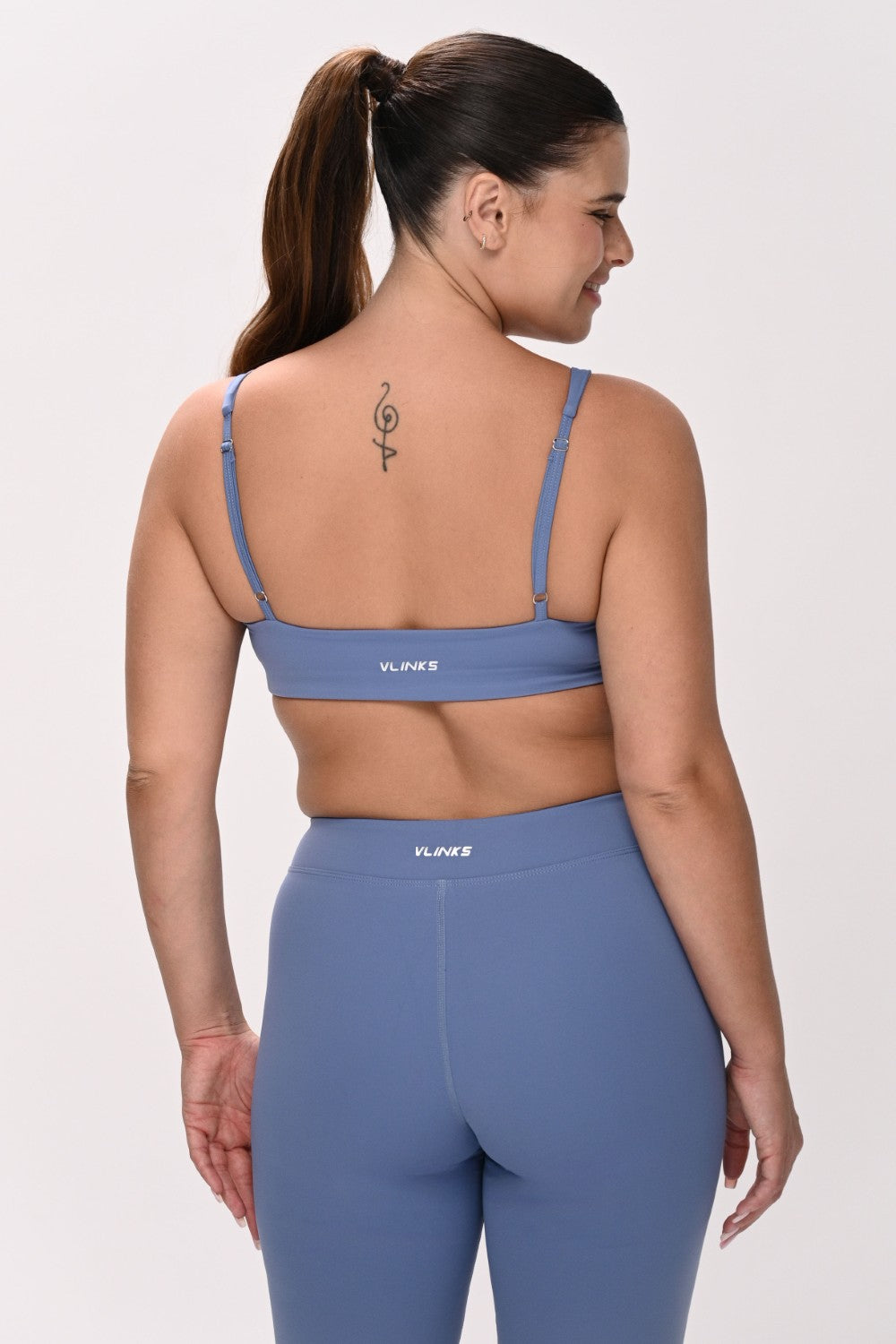 חזיית ספורט PUSH UP לנשים בגזרה צמודה עם כתפיות מתכווננות – בד FLOW מחטב ונושם, מושלמת לאימון ולשימוש יומיומי מבית VLIKS