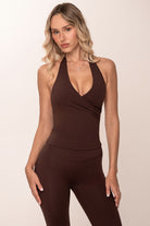 גופיית הלטר מחטבת לנשים עם גב פתוח מבד עבה ורך