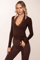 טופ מעטפת לנשים מבד רך ונעים ללבישה מעל חזיית ספורט