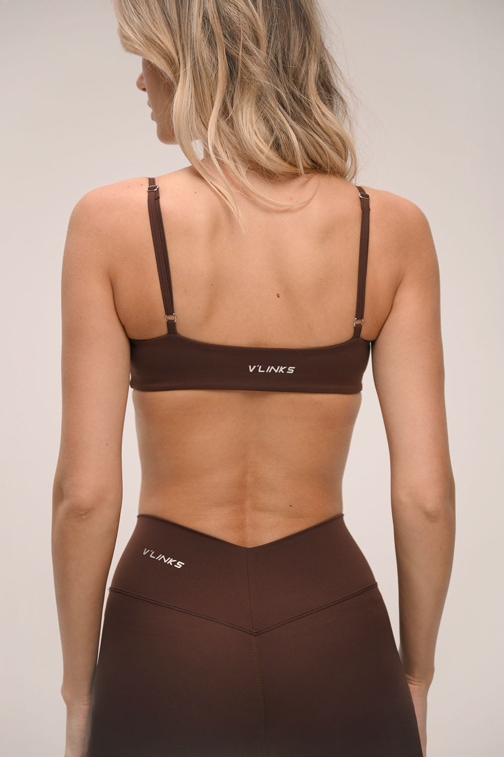 חזיית ספורט Fit לנשים עם כתפיות מתכווננות, קאפים מובנים וגזרה מחמיאה