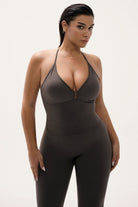 גופיית קרופ Contour Collar לנשים מבד FLOW מחטב ונושם מבית Vlinks – עם צווארון מובנה מחמיא וקאפים נשלפים לנוחות, מתאימה לאימון, ליום־יום או למראה קז'ואלי