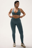 טייץ V Scrunch לנשים מבד FLOW נושם ומחטב מבית Vlinks – גזרה גבוהה עם כיווץ אחורי מחמיא ובטנה כפולה לחיטוב בטן, מתאים לאימוני כושר וללבוש יומיומי