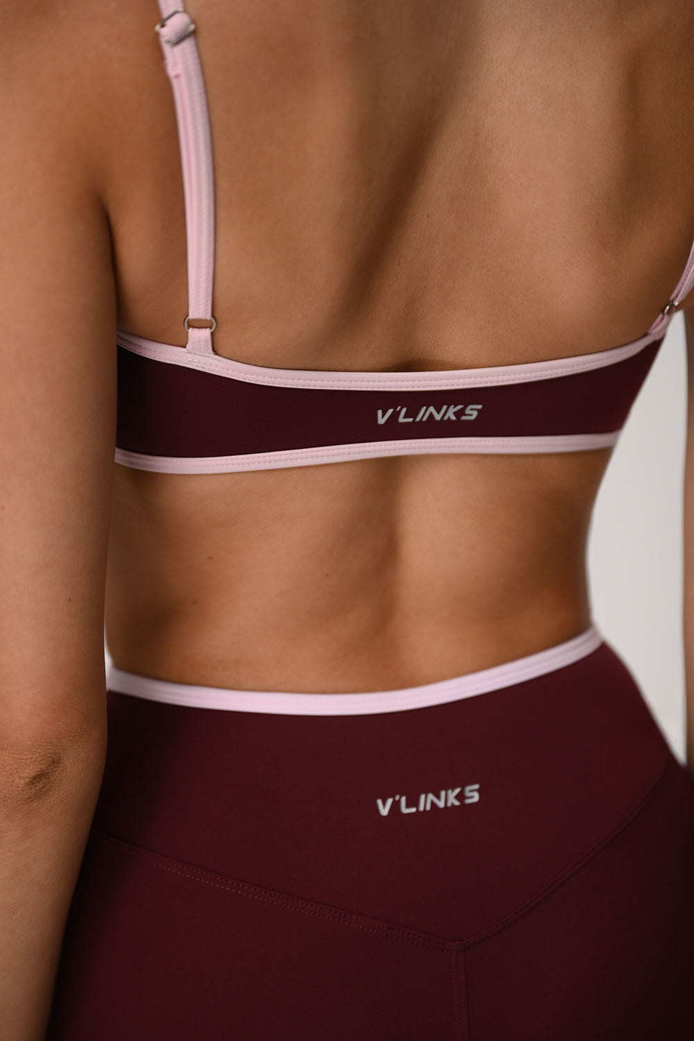 חזיית ספורט Midi Bra Duo לנשים עם פסי קונטרסט וכתפיות דקות