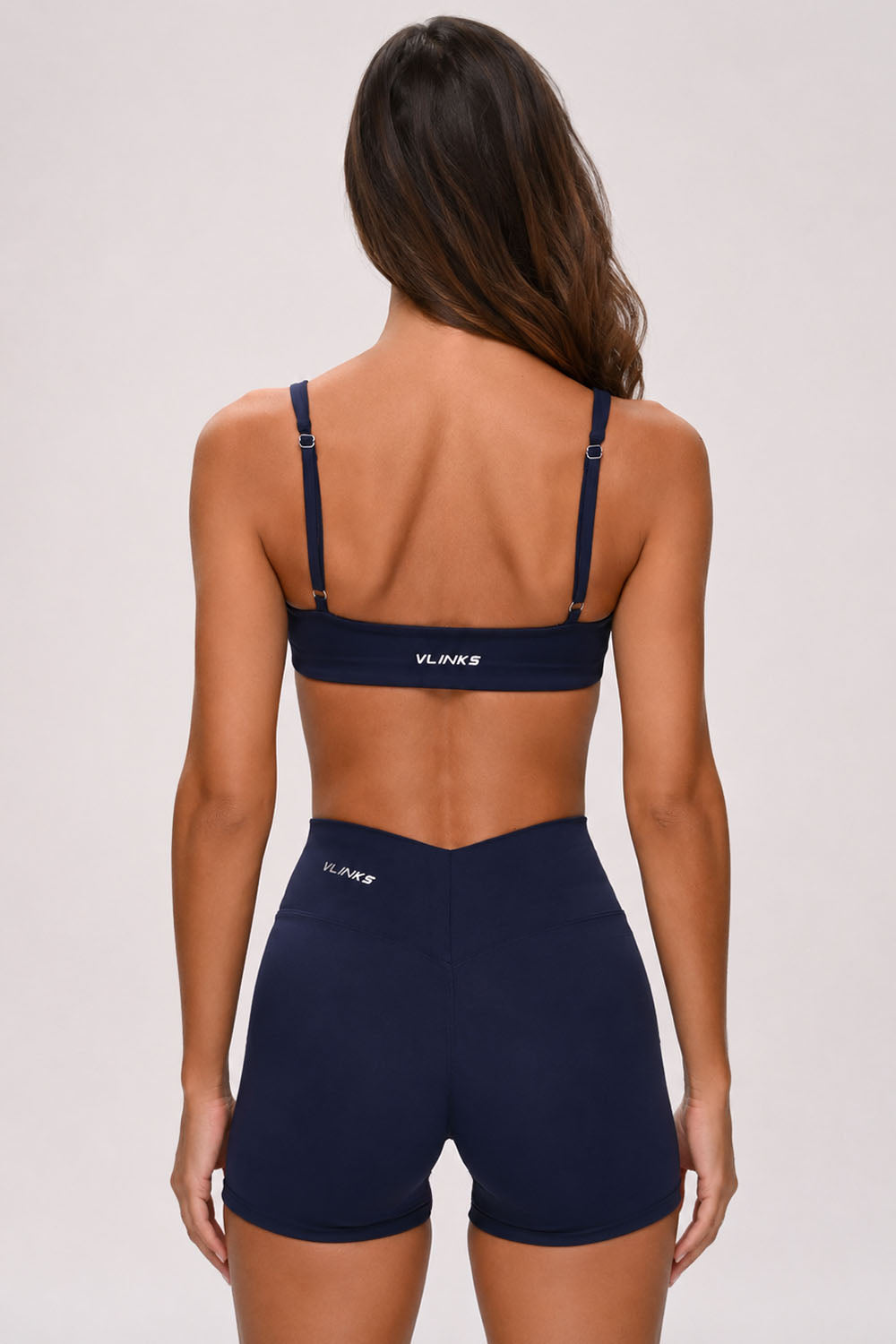 חזיית ספורט PUSH UP לנשים בגזרה צמודה עם כתפיות מתכווננות – בד FLOW מחטב ונושם, מושלמת לאימון ולשימוש יומיומי מבית VLIKS