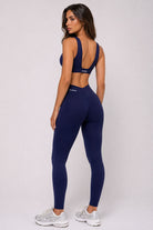 טייץ V Scrunch לנשים מבד FLOW נושם ומחטב מבית Vlinks – גזרה גבוהה עם כיווץ אחורי מחמיא ובטנה כפולה לחיטוב בטן, מתאים לאימוני כושר וללבוש יומיומי