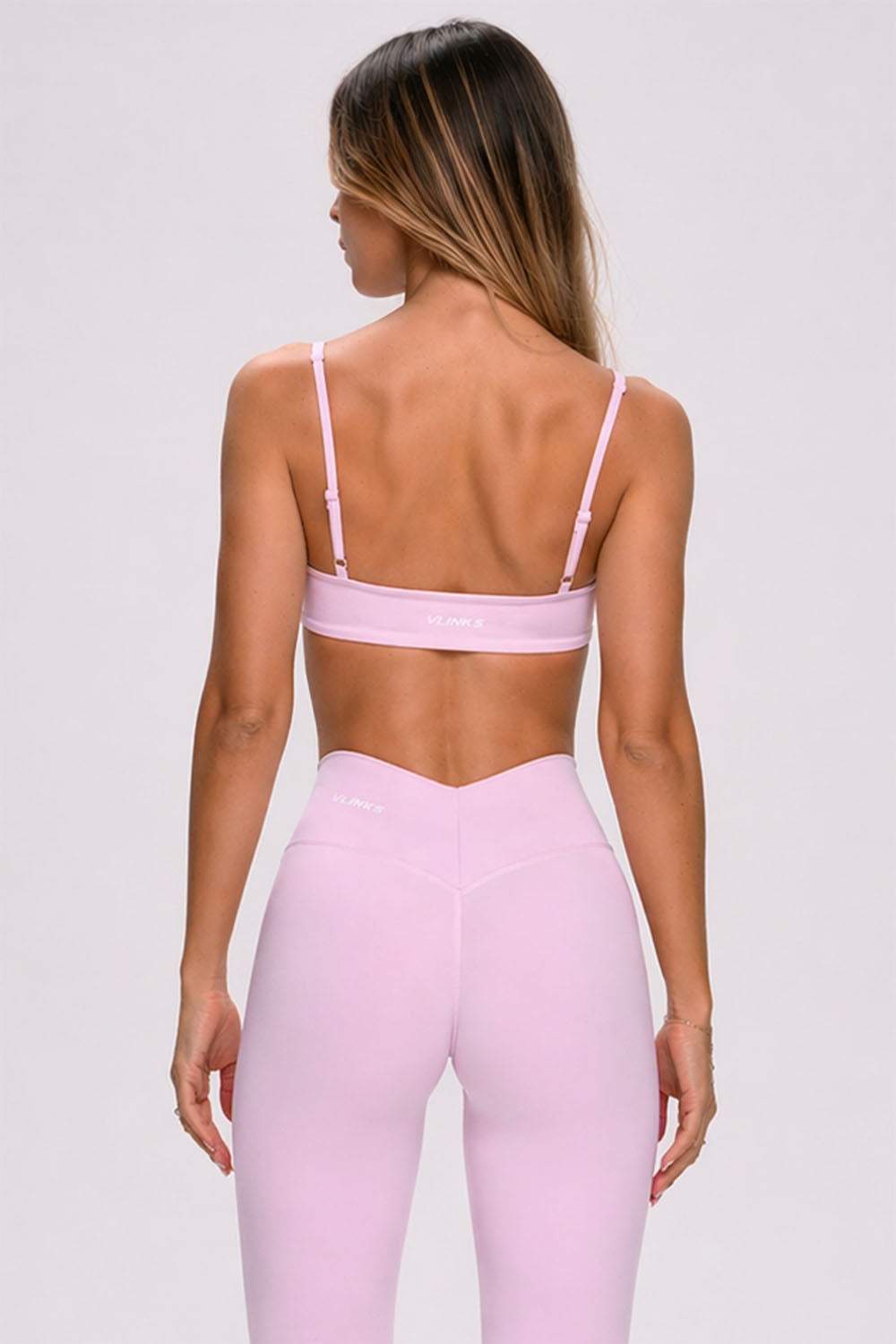 חזיית ספורט PUSH UP לנשים בגזרה צמודה עם כתפיות מתכווננות – בד FLOW מחטב ונושם, מושלמת לאימון ולשימוש יומיומי מבית VLIKS