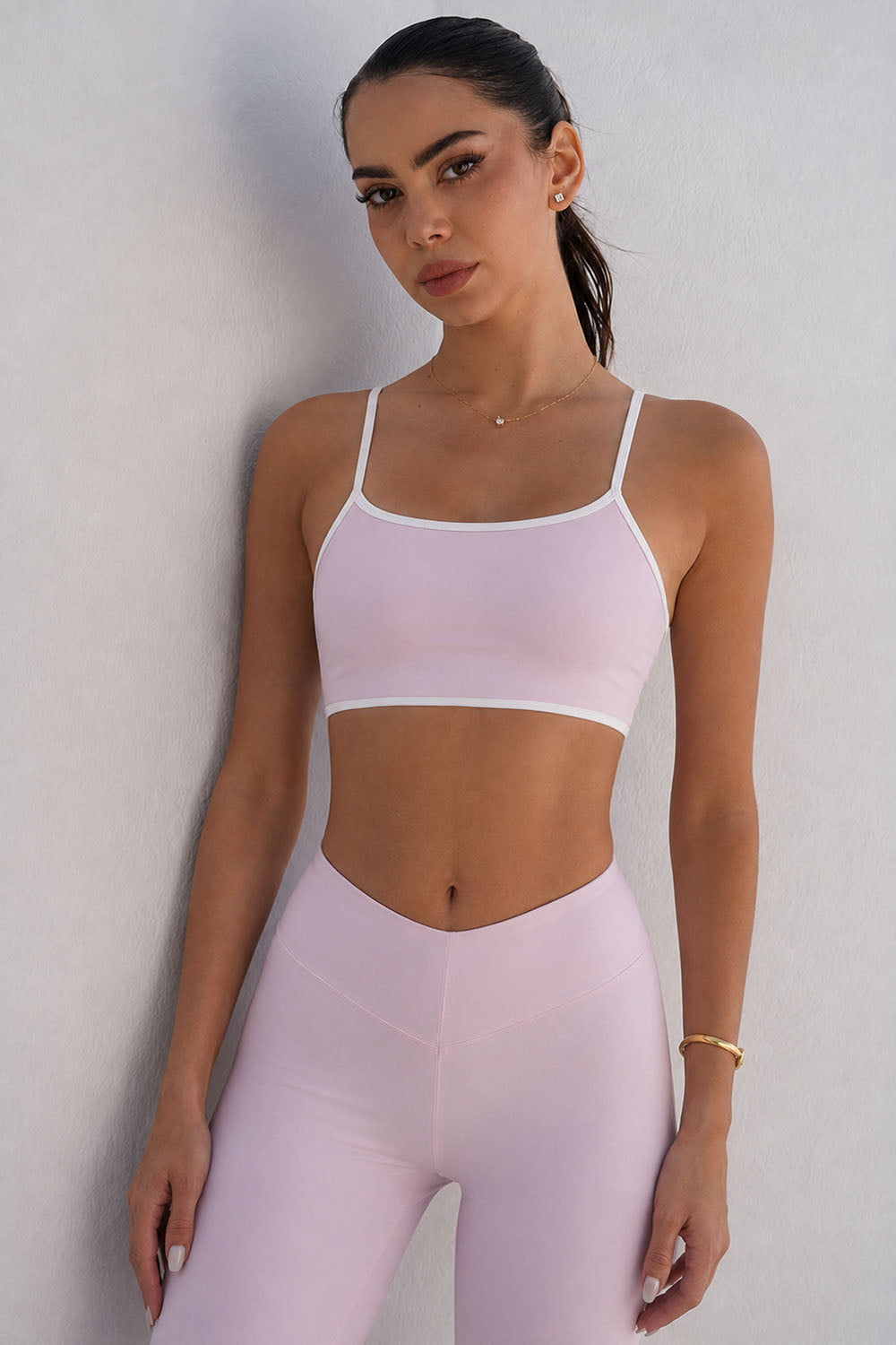 חזיית ספורט Midi Bra Duo לנשים עם פסי קונטרסט וכתפיות דקות