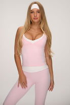 גופיית פילאטיס Club Tank Polka Dot של Vlinks עם גימור נקודות, כתפיות מתכווננות וגב פתוח.