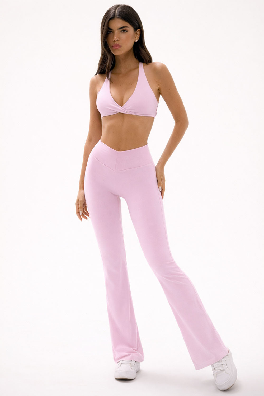 טייץ נשים מתרחב בגזרת V עם כיווצים מחטבים ובטנה כפולה – בד FLOW נושם ונמתח, זמין בגזרות Regular ו-Tall מבית VLIKS